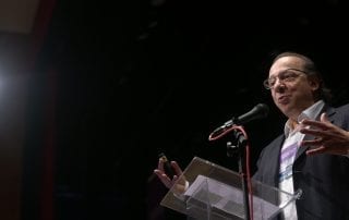 Dr. Roberto Covolan fala em palestra da segunda conferência nacional de cristãos na ciência
